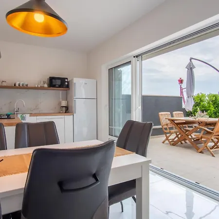 Beach House Festini