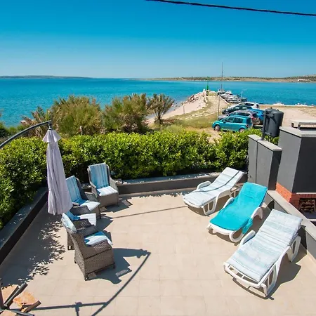 Дом отдыха Beach House Festini