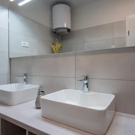 Beach House Festini *